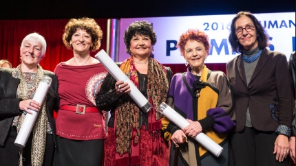 Dora Barrancos centro distinguida con el Premio Konex 2016 Foto Fundacioacuten Konex